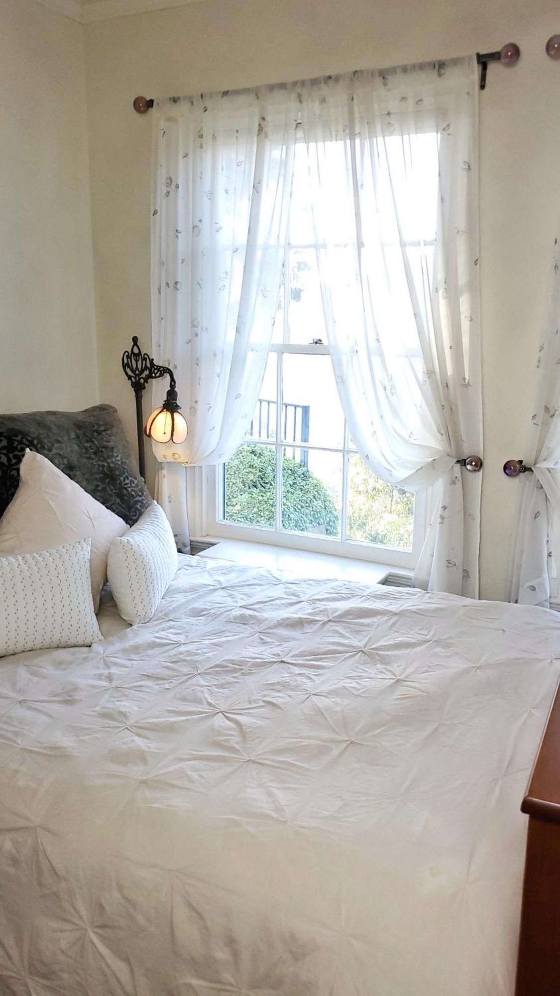 The Patrician Hollywood Universal Pasadena Room photo